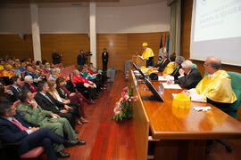 Investidura como Doctor "Honoris Causa" de Edmund Neugebauer por la Facultad de Medicin...