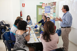 Cata de aceite. Seminario "Emprende 21". Mesa redonda "Emprendimiento femenino en la gastronomía". Facultad de Ciencias Económicas y Empresariales. Octubre de 2016