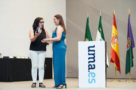 Entrega del Premio Extraordinario al Mejor Trabajo Fin de Grado en Gestión y Administración a Silvia Lattanzi. Campus de Teatinos. Junio de 2025