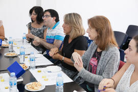 Cata de aceite. Seminario "Emprende 21". Mesa redonda "Emprendimiento femenino en la gastronomía". Facultad de Ciencias Económicas y Empresariales. Octubre de 2016