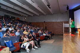 Conferencia "Dialogando" con Clara Grima. Escuela de Ingenierías Industriales de la Universidad de Málaga. Mayo de 2024