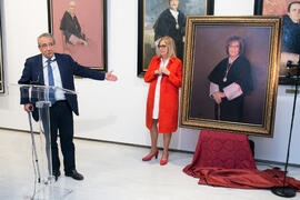 Adelaida de la Calle y José Ángel Narváez. Presentación del cuadro de la rectora Adelaida de la Calle en la Galería de Rectores de la Universidad de Málaga. Edificio del Rectorado. Marzo de 2019