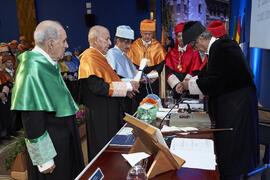 Investidura de Hermanfrid Schubart, Alejandro Portes y Luis Enrique de la Villa como Doctores "Honoris Causa" por la Universidad de Málaga. Paraninfo. Octubre de 2024