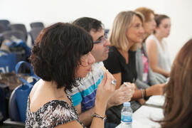 Cata de aceite. Seminario "Emprende 21". Mesa redonda "Emprendimiento femenino en la gastronomía". Facultad de Ciencias Económicas y Empresariales. Octubre de 2016
