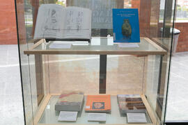 Exposición bibliográfica “Arqueología malagueña en la biblioteca”. Inauguración de las actividades con motivo del Día Internacional del Libro. Biblioteca General. Abril de 2018
