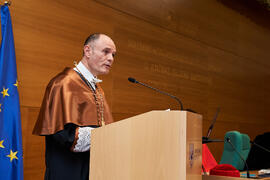 Discurso de Joaquín Ortega. Investidura de Aníbal Ollero como Doctor "Honoris Causa" por la Universidad de Málaga. Edificio del Rectorado. Mayo de 2025