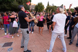 Actuación del grupo musical "Who Killed the DJ". Welcome to UMA. Bienvenida a los alumnos de intercambio internacional de la Universidad de Málaga. Jardín botánico. Octubre de 2019