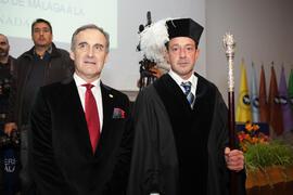 Imposición de la Medalla de Oro de la Universidad de Málaga a la Universidad de Granada. Paraninf...