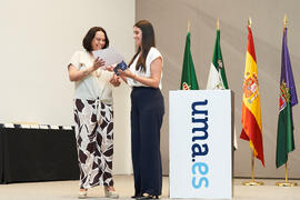 Entrega del Premio Extraordinario al Mejor Trabajo Fin de Grado en Marketing e Investigación de Mercados a María del Pilar Herbella Narváez. Campus de Teatinos. Junio de 2025