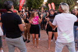 Actuación del grupo musical "Who Killed the DJ". Welcome to UMA. Bienvenida a los alumnos de intercambio internacional de la Universidad de Málaga. Jardín botánico. Octubre de 2019