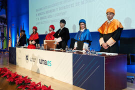 Mesa presidencial. Investidura como Doctores "Honoris Causa" por la Universidad de Málaga de Miquel Roca i Junyent y Miguel Herrero y Rodríguez de Miñón. Paraninfo. Diciembre de 2024