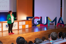 Conferencia "Dialogando" con Clara Grima. Escuela de Ingenierías Industriales de la Universidad de Málaga. Mayo de 2024