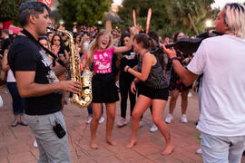 Actuación del grupo musical "Who Killed the DJ". Welcome to UMA. Bienvenida a los alumnos de intercambio internacional de la Universidad de Málaga. Jardín botánico. Octubre de 2019