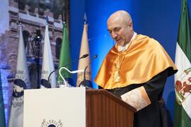 Intervención de Eugenio Luque. Investidura de Hermanfrid Schubart, Alejandro Portes y Luis Enrique de la Villa como Doctores "Honoris Causa" por la Universidad de Málaga. Paraninfo. Octubre de 2024