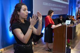 Intérprete de signos. Apertura del Curso Académico 2024/2025 de la Universidad de Málaga. Paraninfo. Septiembre de 2024