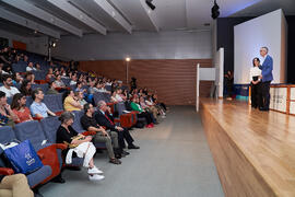 Intervención de Alejandro Rodríguez previa a la conferencia "Dialogando" con Clara Grima. Escuela de Ingenierías Industriales de la Universidad de Málaga. Mayo de 2024