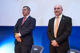 Eugenio Luque y Teodomiro López. Entrega de las distinciones "Oikonomos" de la Facultad de Ciencias Económicas y Empresariales de la Universidad de Málaga. Paraninfo. Diciembre de 2024