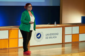 Conferencia "Dialogando" con Clara Grima. Escuela de Ingenierías Industriales de la Universidad de Málaga. Mayo de 2024