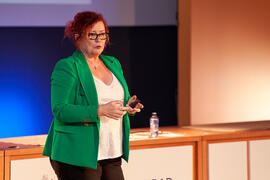 Conferencia "Dialogando" con Clara Grima. Escuela de Ingenierías Industriales de la Universidad de Málaga. Mayo de 2024
