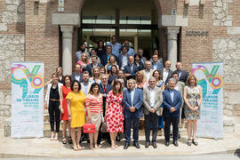 Foto de grupo tras la presentación de los Cursos de Verano 2019. Edificio del Rectorado. Junio de...