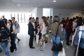 Momentos posteriores a la mesa redonda en la jornada de celebración del Décimo Aniversario de colaboración de la Universidad de Málaga y la Universidad Nacional de Incheon. Complejo de Estudios Sociales y Comercio. Octubre de 2019