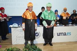 Alejandro Portes y Luis Enrique de la Villa en su investidura como Doctores "Honoris Causa" por la Universidad de Málaga. Paraninfo. Octubre de 2024