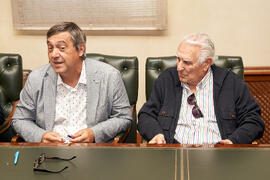 Teodomiro López y Antonio España. Donación del archivo fotográfico y de cine de Antonio España a la Universidad de Málaga. Edificio del Rectorado. Abril de 2025