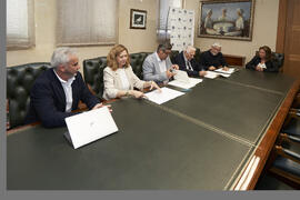 Firma de la donación del archivo fotográfico y de cine de Antonio España a la Universidad de Málaga. Edificio del Rectorado. Abril de 2025