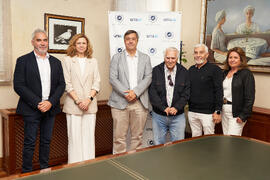 Firma de la donación del archivo fotográfico y de cine de Antonio España a la Universidad de Málaga. Edificio del Rectorado. Abril de 2025