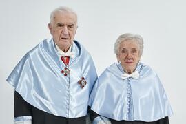 Retrato de Antonio García Berrio y Pilar Palomo Vázquez previo a su investidura como "Doctores Honoris Causa" por la Facultad de Filosofía y Letras de la Universidad de Málaga. Edificio del Rectorado. Junio de 2024