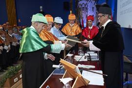 Investidura de Hermanfrid Schubart, Alejandro Portes y Luis Enrique de la Villa como Doctores "Honoris Causa" por la Universidad de Málaga. Paraninfo. Octubre de 2024